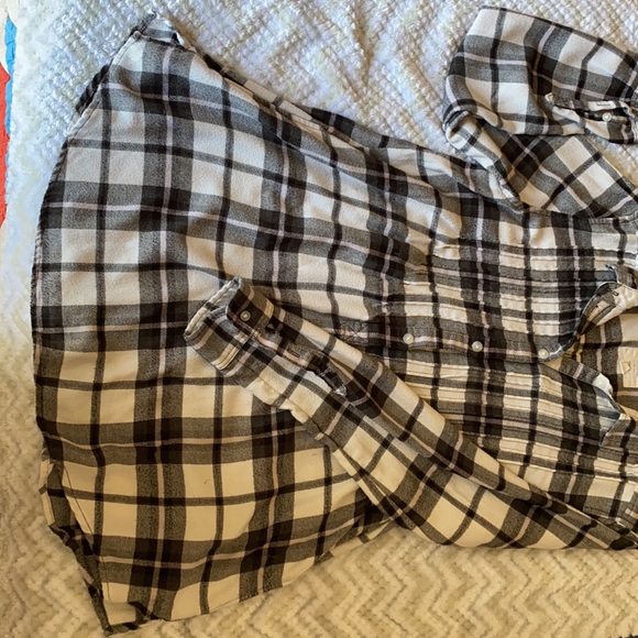 American eagle long shirt. Size medium. - Picture 2 of 7